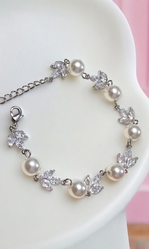 Bransoletka z perłą i cyrkonią sześcienną w kolorze srebra