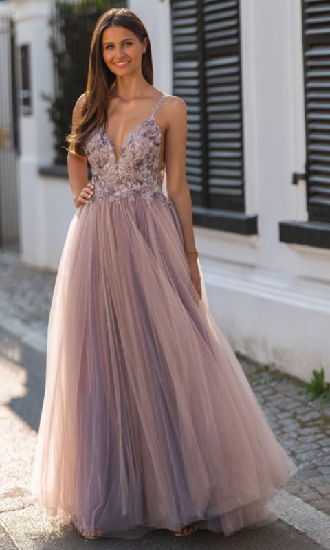 Błyszcząca suknia wieczorowa w kolorze fioletowym 34