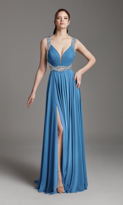 Bogato zdobiona kryształami suknia wieczorowa w niebieskim kolorze _34