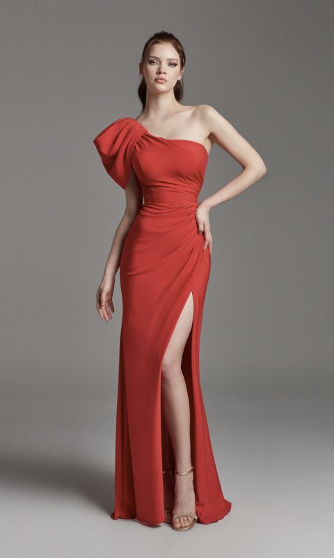 Czerwona wieczorowa suknia maxi z opadającym rękawem _34