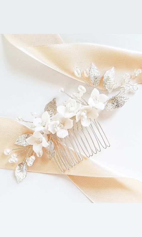Delikatny grzebyk srebrny z kwiatami białymi gałązka perełki na ŚLUB