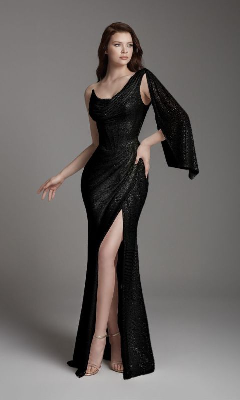 Dopasowana suknia z asymetrycznym dekoltem i rękawem - czarny _34