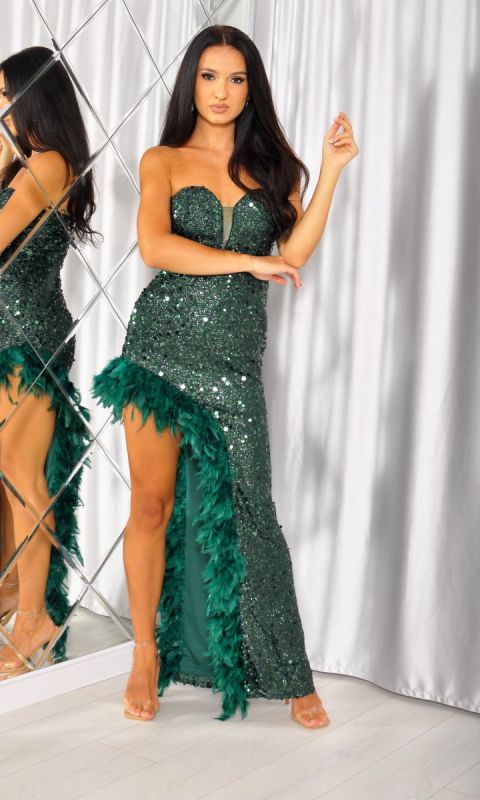 M&M - Cekinowa sukienka asymetryczna w kolorze butelkowej zieleni z piórkami.MODEL:IP-8375 - Rozmiar: 36(S)