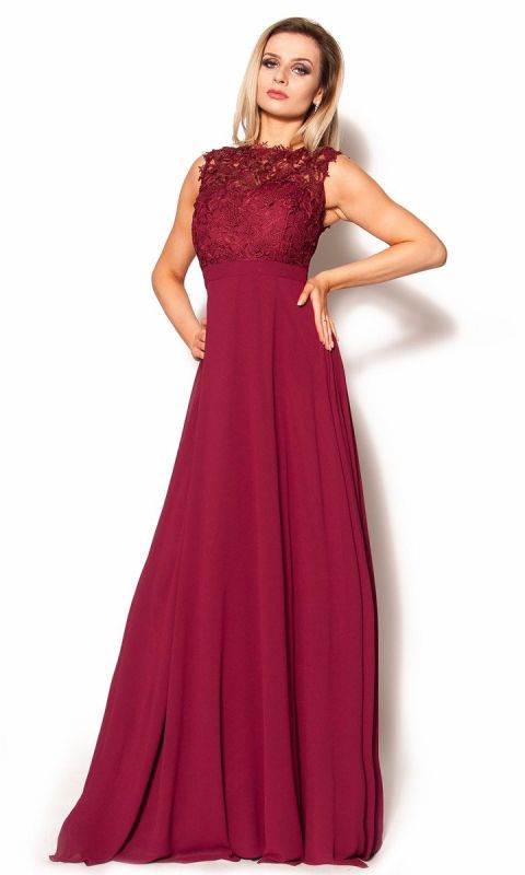 M&M - Gipiurowa zwiewna sukienka w kolorze bordowym Model:IP-3476 - Rozmiar: 36(S)