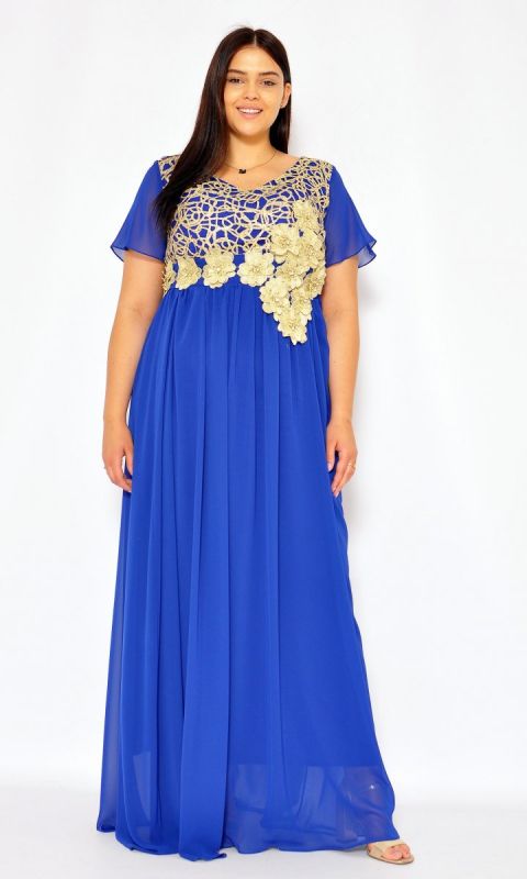 M&M - Sukienka maxi z kompozycja kwiatową w talii w kolorze szafirowym. CU-7480 - Rozmiar: 46(XXXL)
