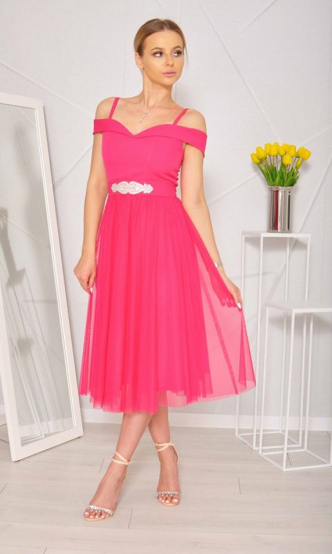M&M - Sukienka midi w kolorze malinowym z opadającymi ramionami z paskiem z diamentami.MODEL:LR-7936 - Rozmiar: 36(S)
