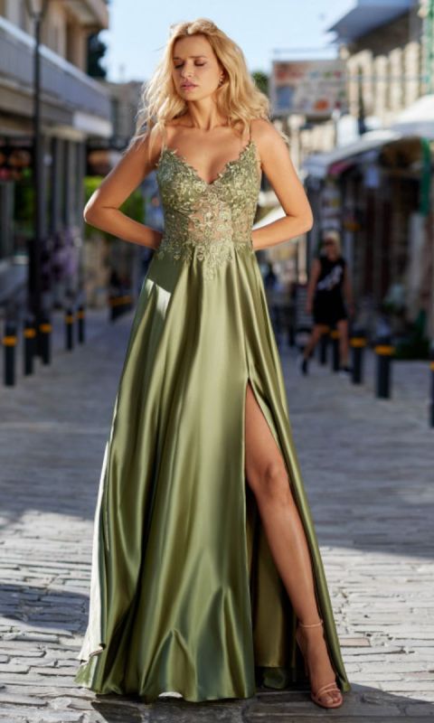 Satynowa suknia wieczorowa w kolorze oliwkowym 34