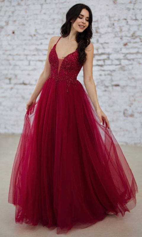 Suknia wieczorowa wykonana z tiulu z wiązaniem z tyłu w kolorze wiśniowej czerwieni 34