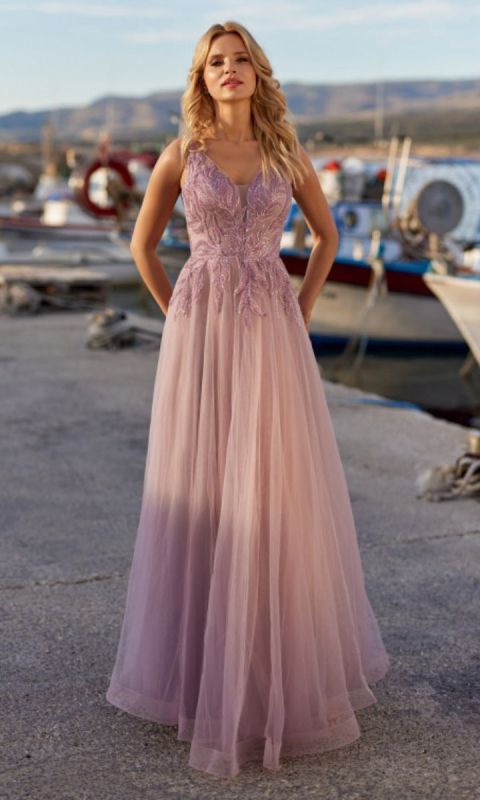 Tiulowa suknia wieczorowa w kolorze jasnego różu 34