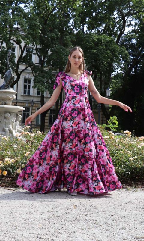 Sukienka satynowa Alexandra w różowe kwiaty