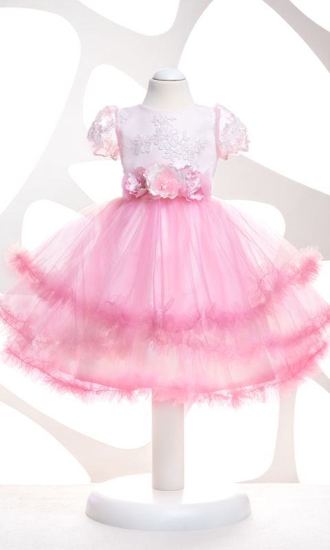 Różowa sukienka dziewczęca z paskiem w kwiaty