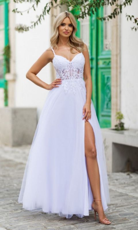 Koronkowa suknia wieczorowa z tiulu w kolorze czystej bieli