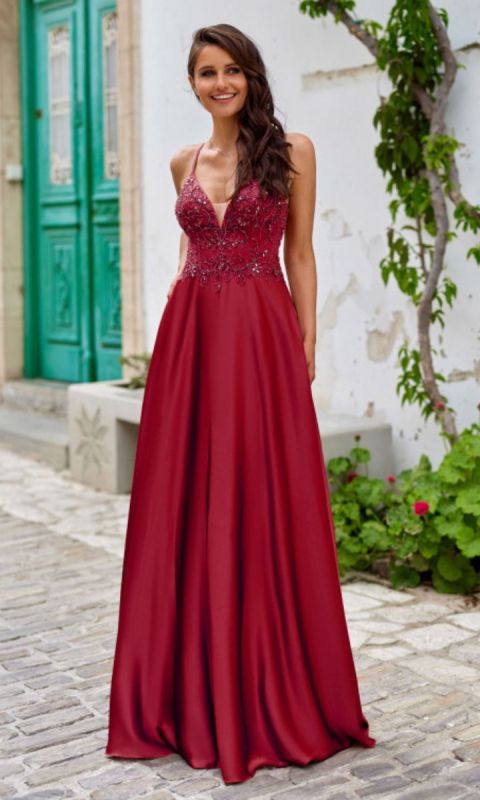 Satynowa suknia wieczorowa w kolorze Rio Red