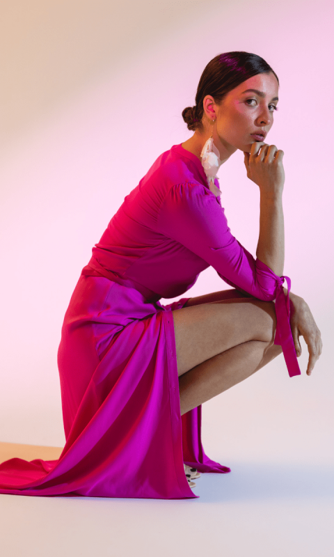 Sukienka z wiązanymi mankietami-liliowa