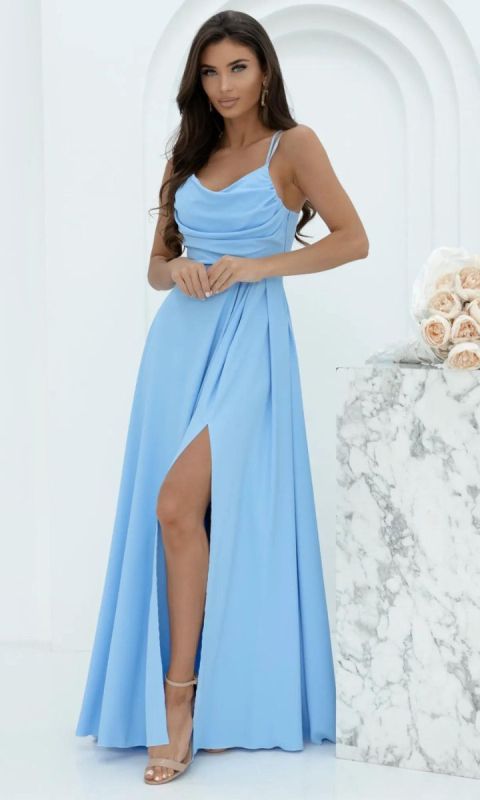 Gładka sukienka z wiązaniem - błękitna