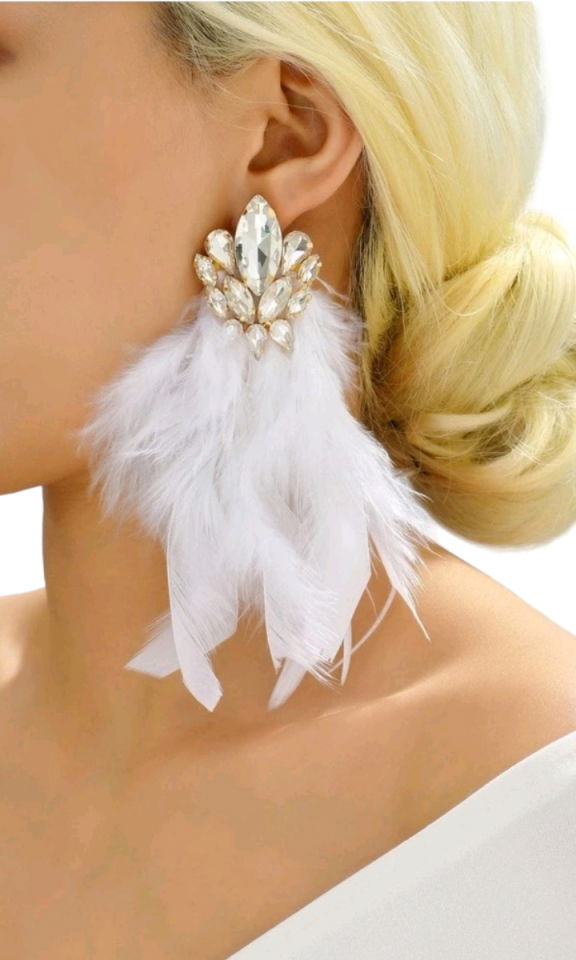 Kolczyki Ślubne Glamour z Kryształami i i białymi Piórami Kolczyki Ślubne Glamour z Kryształami i i białymi Piórami