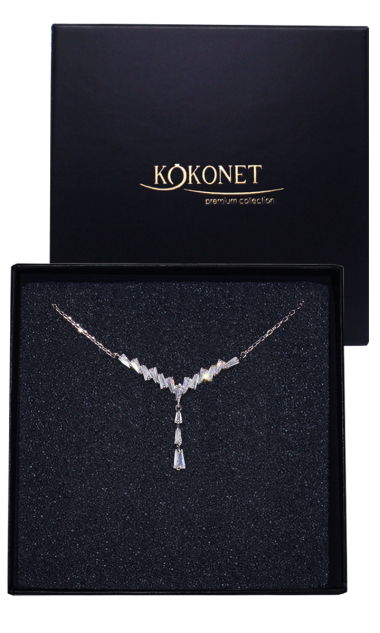 Błyszczący wiszący naszyjnik srebrny cyrkonie elegancka biżuteria w pudełku
