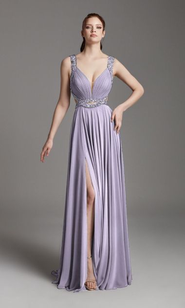 Bogato zdobiona kryształami suknia wieczorowa w fioletowym kolorze _34