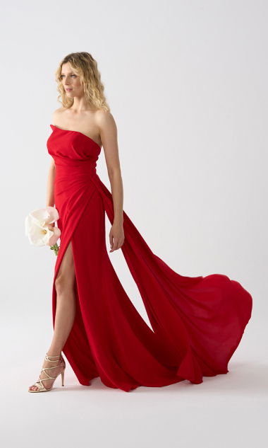 Czerwona suknia maxi z asymetrycznym trenem_S