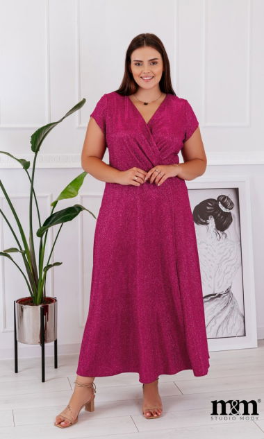 M&M - Brokatowa rozkloszowana sukienka maxi z krótkim rękawkiem w kolorze fuksji. Model: GV-7608 - Rozmiar: 46(XXXL)