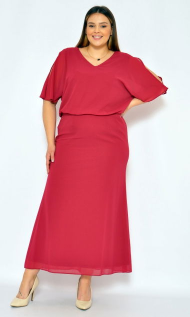 M&M - Efektowna sukienka z kopertowym dekoltem w kolorze bordowym.  Model: WE-6752 - Rozmiar: 48