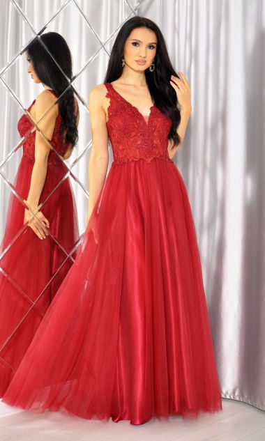 M&M - Sukienka maxi z koronkową górą i tiulowym dołem w kolorze bordowym. Model: PW-4416 - Rozmiar: 34(XS)