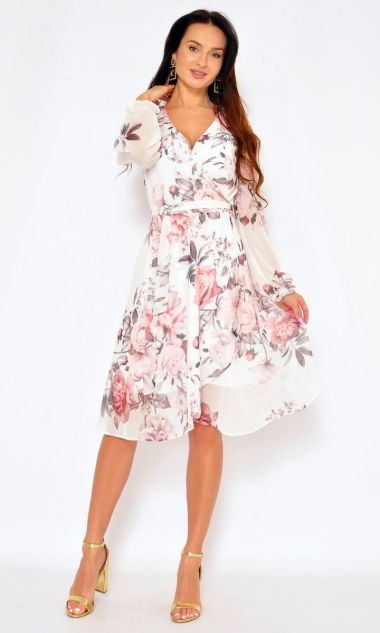 M&M - Zwiewna sukienka midi z asymetrycznym dołem biało-różowa w kwiaty. MODEL: KM-4353 - Rozmiar: 36(S)