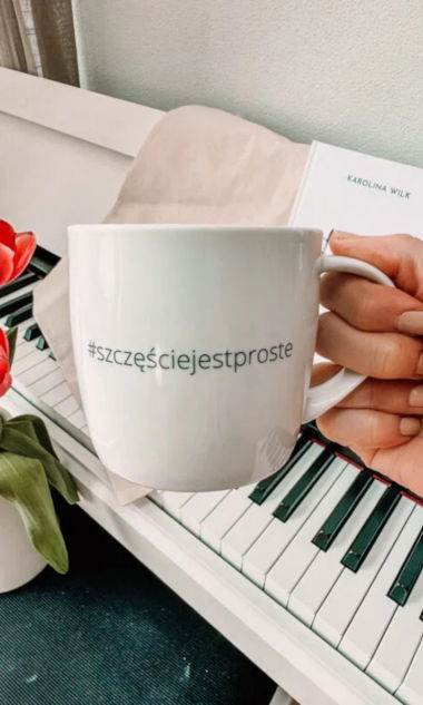 Kubek "To też minie" + przypinka gratis
