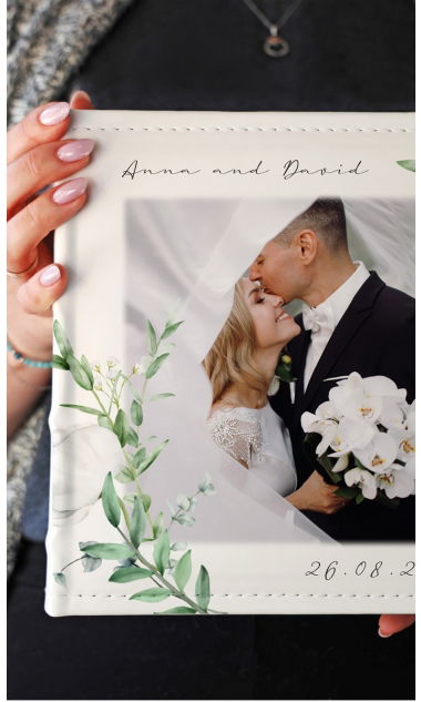 Biały album na zdjęcia ślubne wsuwane Personalizowana oprawa z nadrukiem zdjęcia młodej pary i dedykacją Mieści 200 zdjęć 10x15 miejsce na opis Szyty, papierowe karty