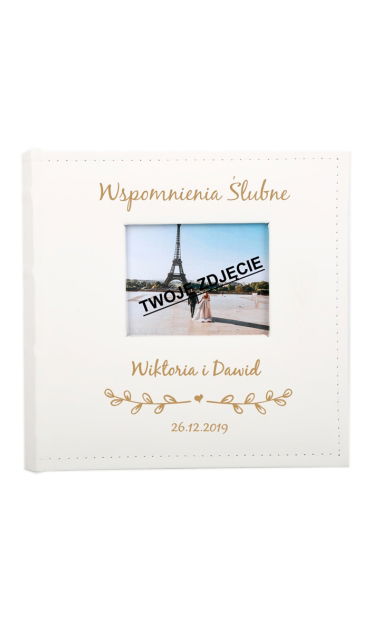 Personalizowany album na zdjęcia ślubne z okienkiem na froncie i grawerowanym wzorem. Mieści 200 zdjęć 10x15, posiada papierowe karty i opisy. 