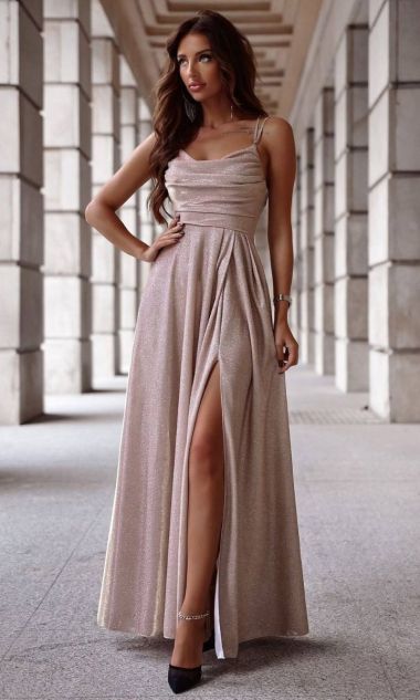 Brokatowa suknia z wiązaniem - lux złoty