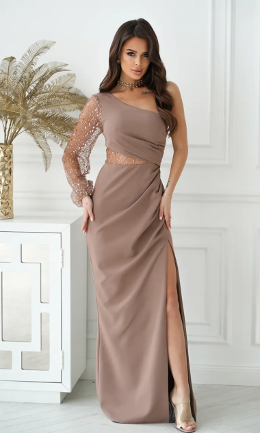 Sukienka cekinowa na jedno ramię 296-21 Camel 38