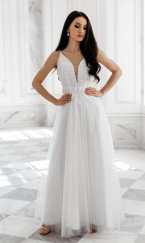 M&M - Ekskluzywna sukienka ślubna z mocno wyciętym dekoltem na cienkich ramiączkach. Model:  PW-6429 - Rozmiar: 34(XS)