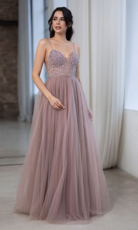 Tiulowa suknia wieczorowa z aplikacjami z kryształków górskich w kolorze beżowym 34