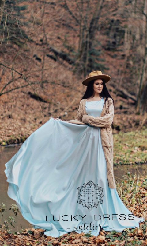 Błękitna satynowa suknia ślubna -Kendall Blue