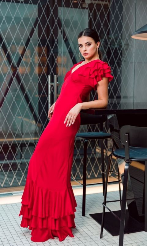 Czerwona sukienka z falbankami