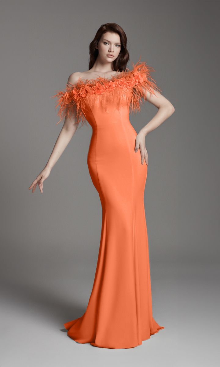 Dopasowana suknia wieczorowa z piórami w kolorze pomarańczowym _34
