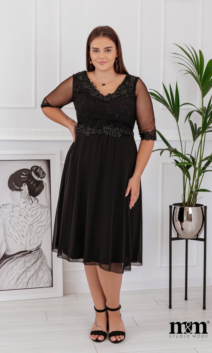 M&M - Sukienka midi w kolorze czarnym z rekawkiem 3/4. . MODEL:CU-7675 - Rozmiar: 50